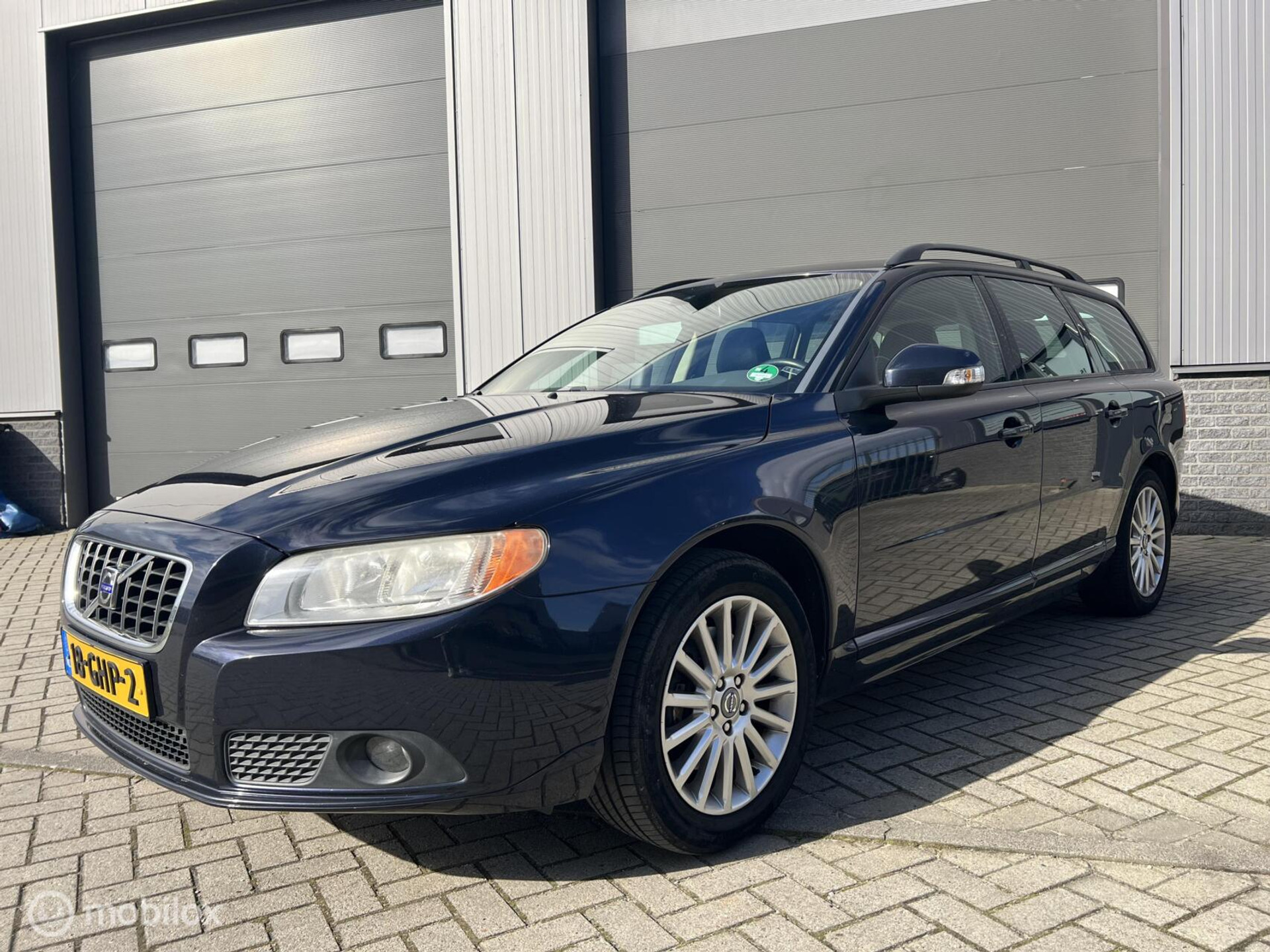 Volvo V70 2.5FT Momentum | Leder | Navi | Hele nette staat!